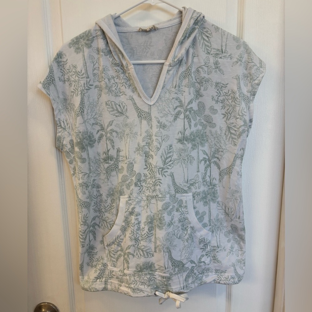 Jane & Delancey Hooded Top w/Giraffes & Safari Scene Size Small
